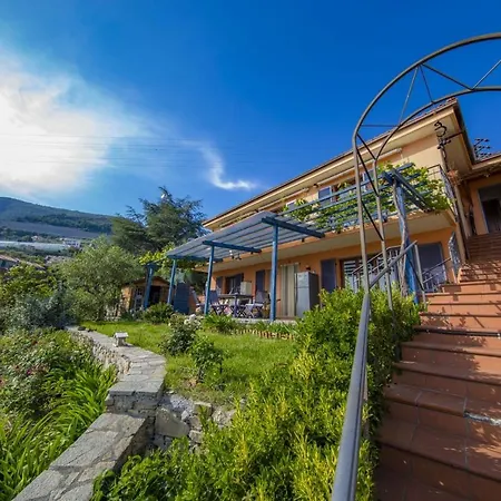 La Mimosa Del Golfo Bed & Breakfast 3*