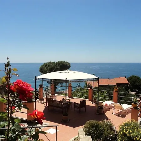 La Mimosa Del Golfo Couette-café